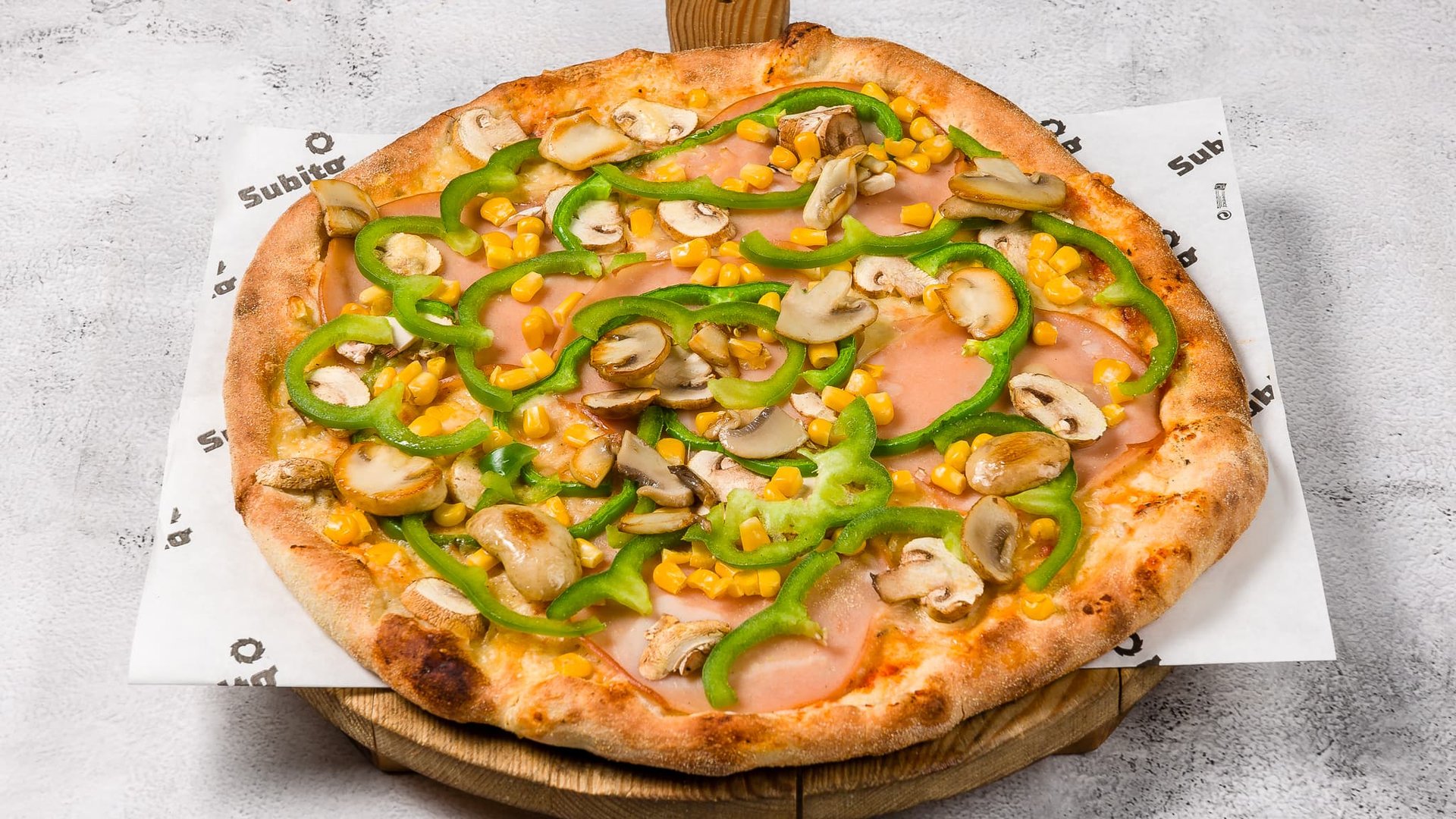 Pizza with sweetcorn